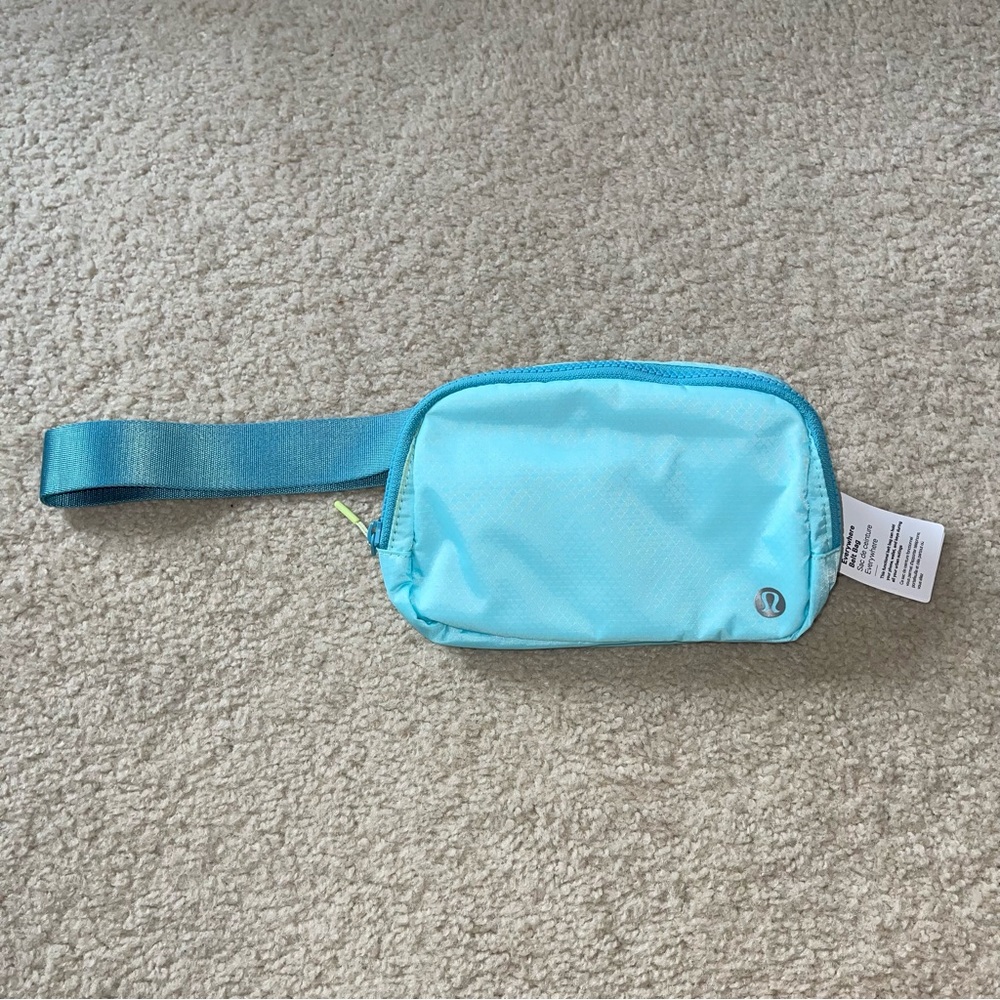 Lululemon Everywhere Belt Bag Icing Blue/Eton Blue New with tags